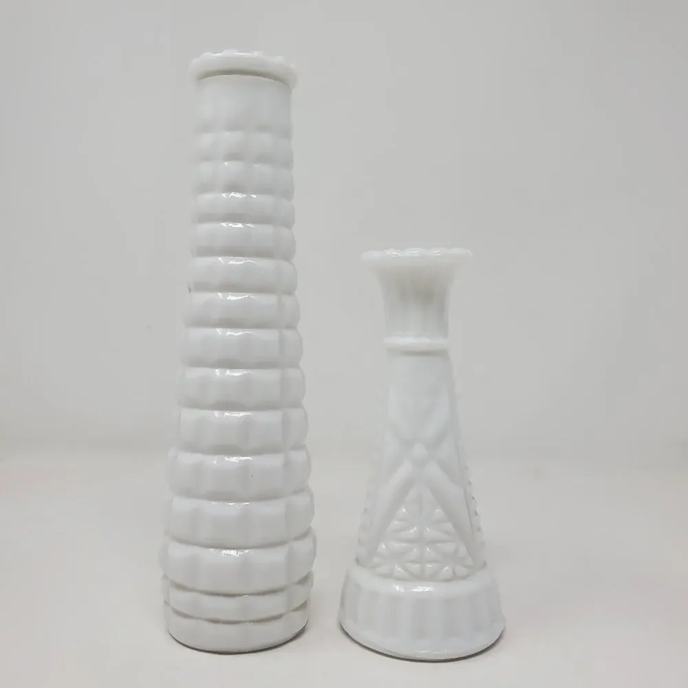 Vintage Set of 2 White Milkglass vase/budvase In Great condition 6